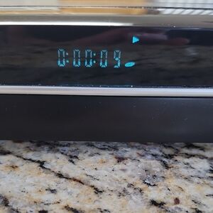 Toshiba DVD Recorder & Player With 1080p Upconversion With Remote Control DR420